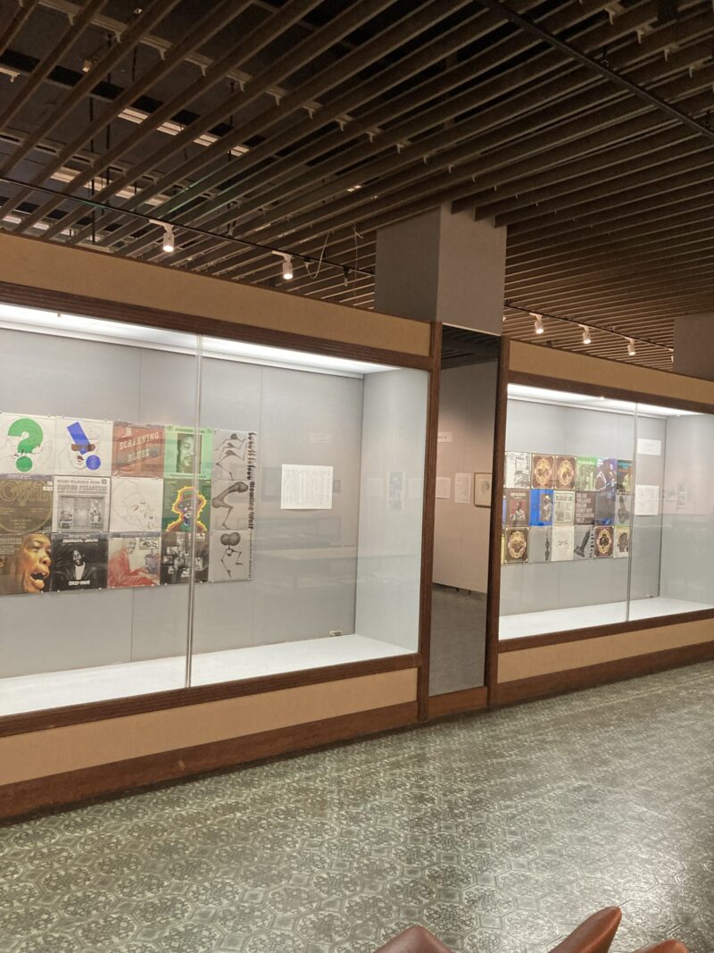 展示されているレコードジャケット