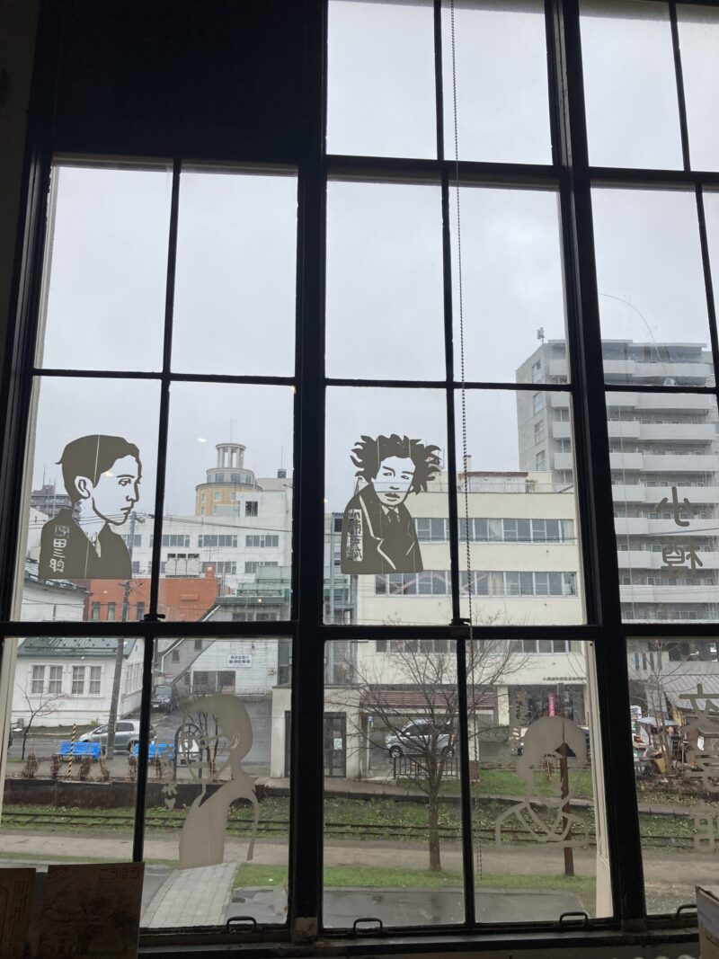 文学館の窓