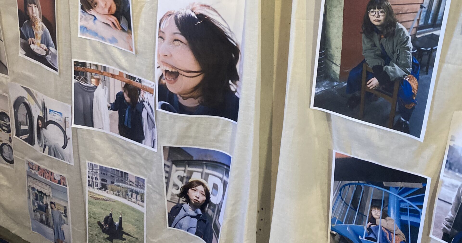 喫茶こん、おかゆ写真展、同じ青はひとつとしてない。展示風景