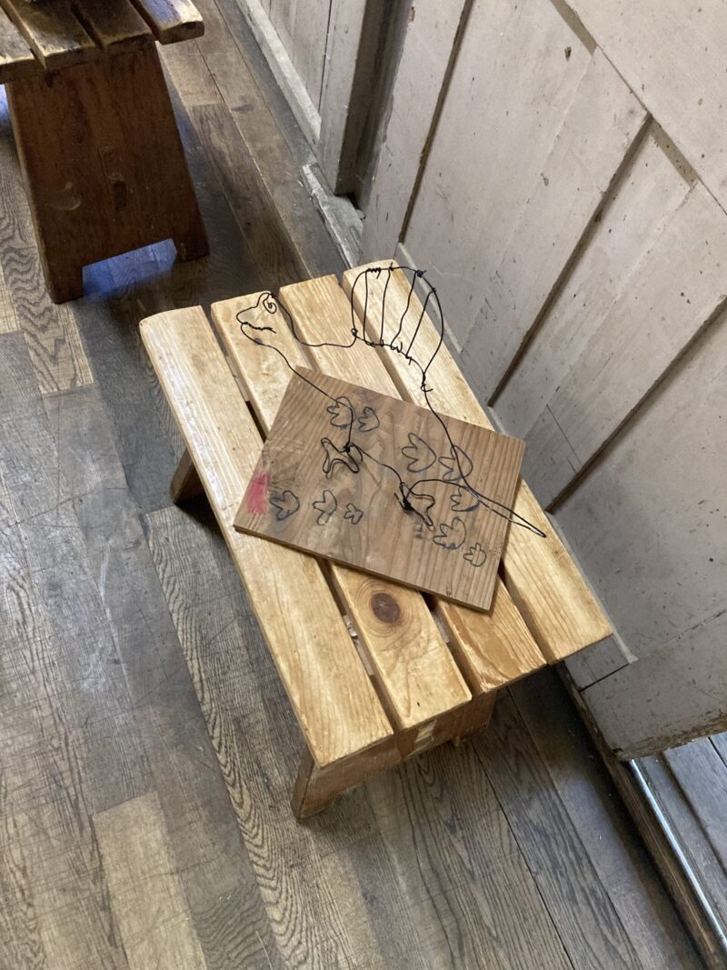 針金でつくった恐竜