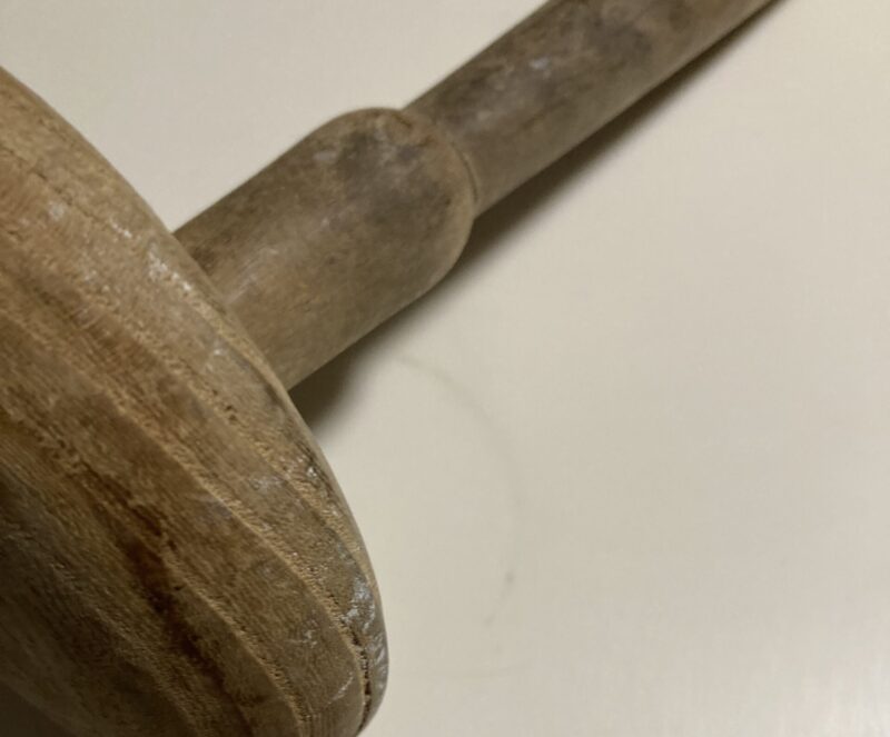 ブロカンテ、ヨーロッパ木製の使い込まれたダーニングマッシュルーム